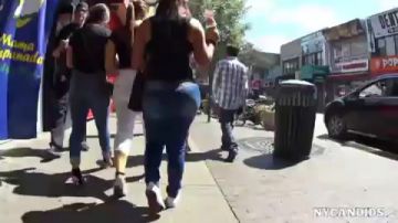 Voyeur captures big butts girlfriends in Bogota