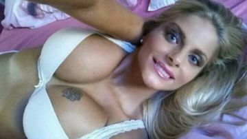 Francesca Cipriani busty MILF