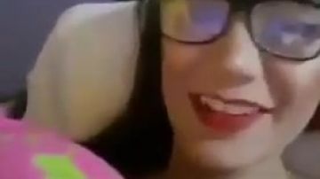 Red-lipped cam girl is an absolute charmer and gets her cunt munched on webcam