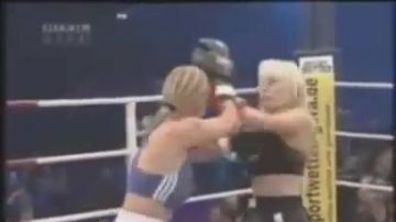 Gina Wild porządnie walczy