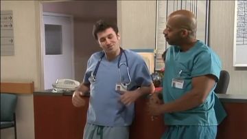 Zorra sexy con una amiga y un tío en el hospital