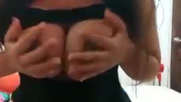 Una chica de Costa Rica y un tanga muy sexy