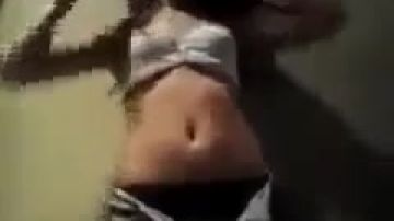 A esta picante adolescente le gusta follar