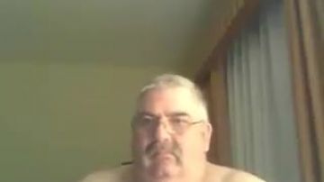 Older chunky guy wanks on cam