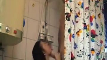 Ado amateur incroyable baisée sous la douche