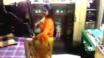 Busty indian woman flashes
