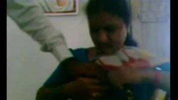 Mamá india pilada por cámara oculta