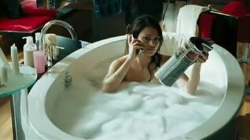 Celeb in her hot tub