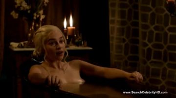 Daenerys Targaryen bierze kąpiel