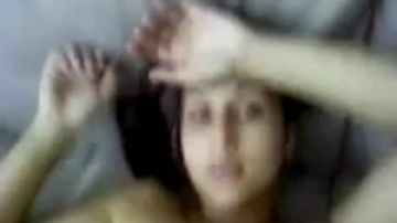 Büyüleyici genç Bhabhi fahişeye pembe amından çakıldı